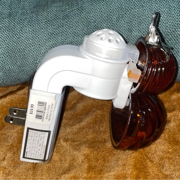 Bath & Body Works Pumpkins 24/7 Nightlight Wallflower Plug - Picture 3 of 3